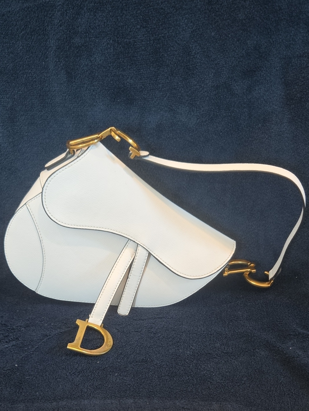 Designer-Style White Saddle Bag with‎ Gold "D" Charm